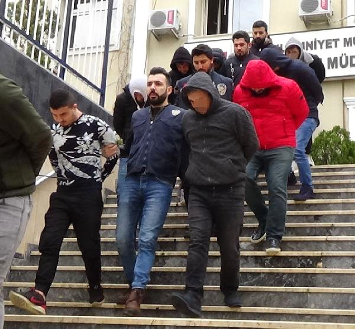 İş Bulma Umuduyla Kandırdıkları Kadınları Fuhuşa Zorlayan Çete Üyeleri Adliyeye Sevk Edildi