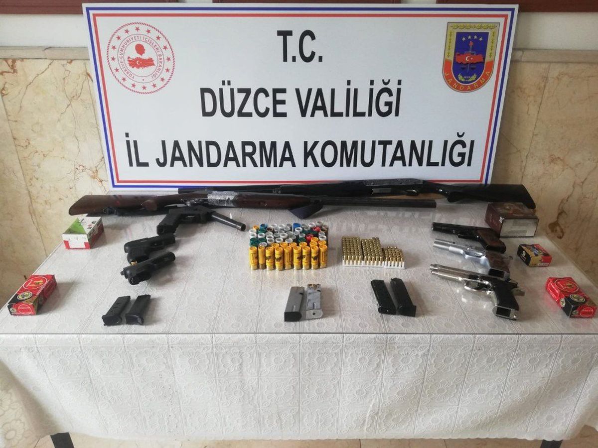 Jandarmadan Ruhsatsız Silah Baskını
