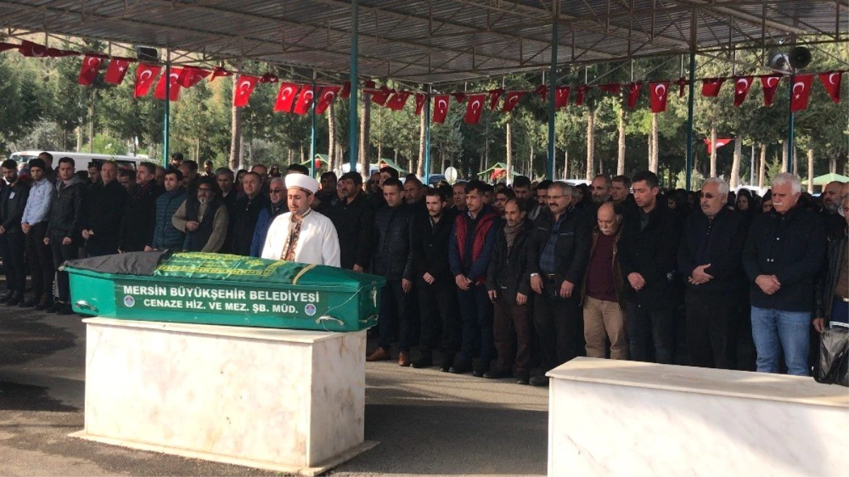 Kübra Öğretmen Öğrencilerinin Gözyaşları Arasında Defnedildi