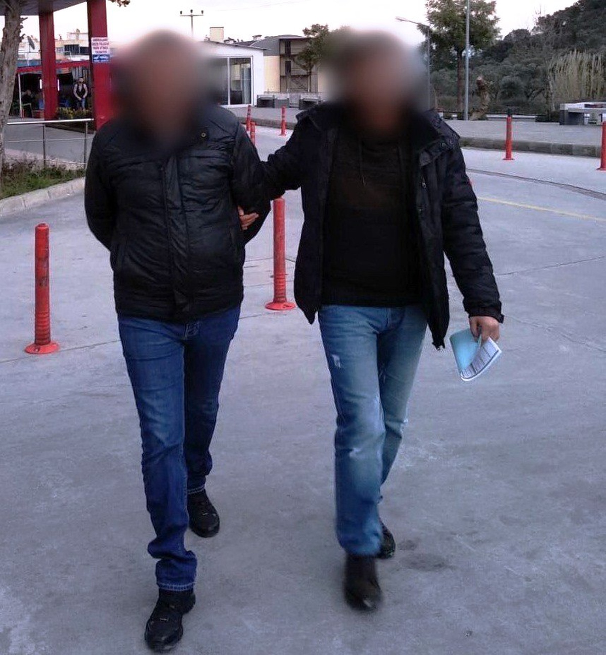 Kuşadası\'nda 5 Ayrı Suçtan 3 Yıl Hapisle Aranan Zanlı Yakalandı