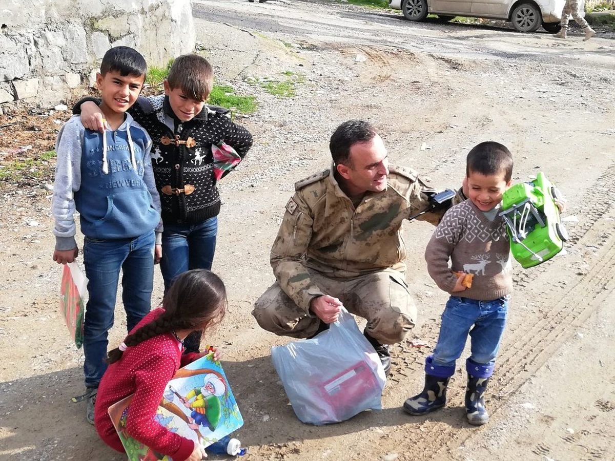 Lastik Yakıp Yolu Trafiğe Kapatan Gruba Jandarma Müdahale Etti