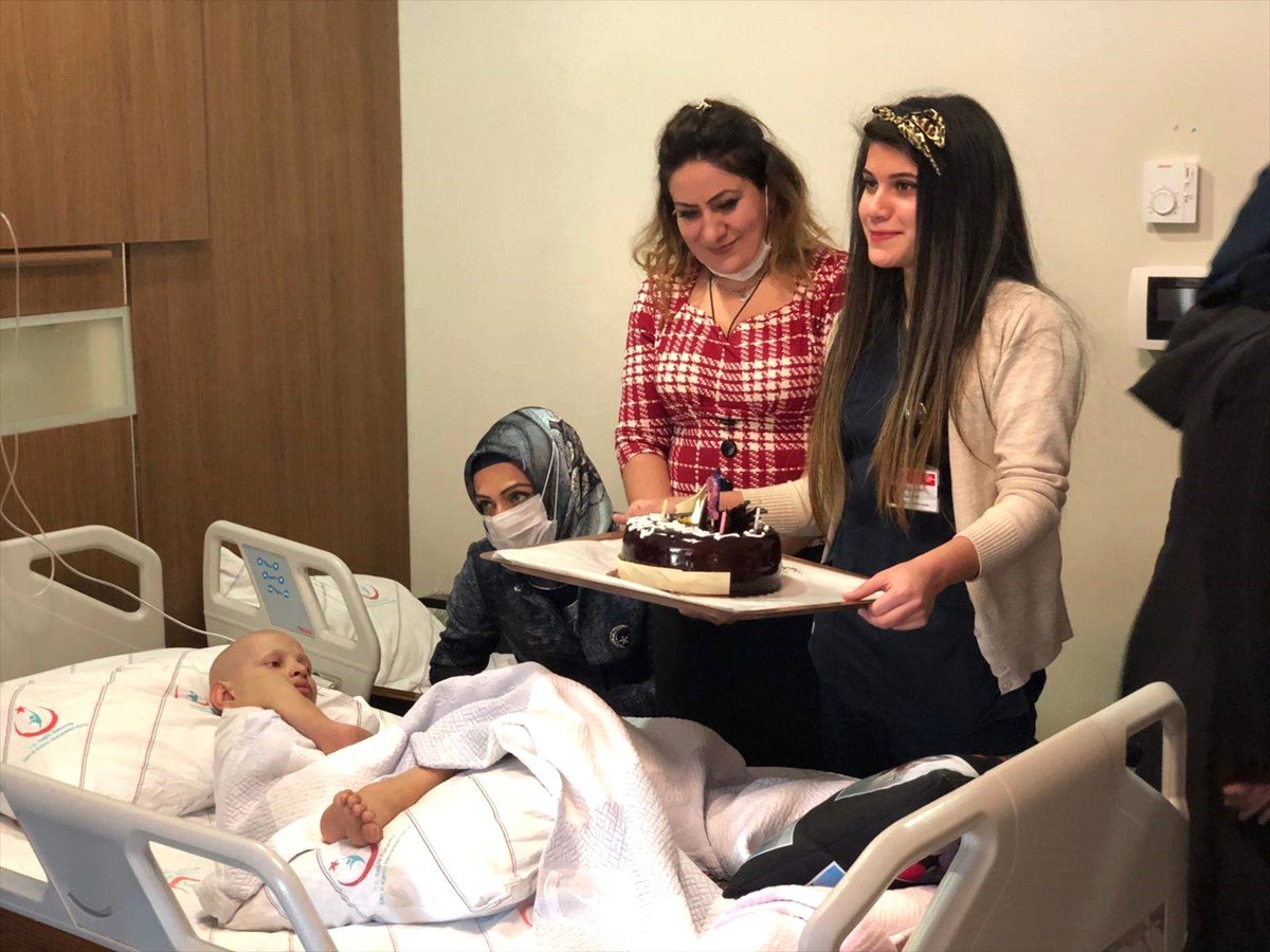 Lösemi Hastası Robar\'a Doğum Günü Kutlaması