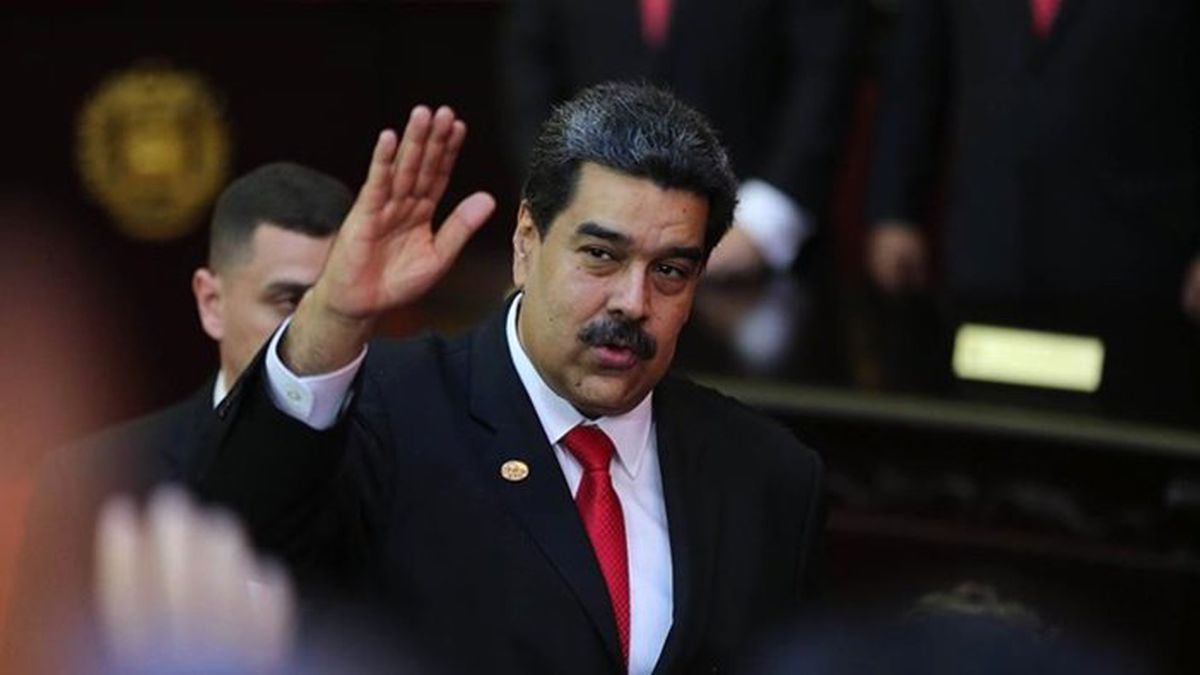 Maduro: Venezuela\'daki darbe girişimi çöktü