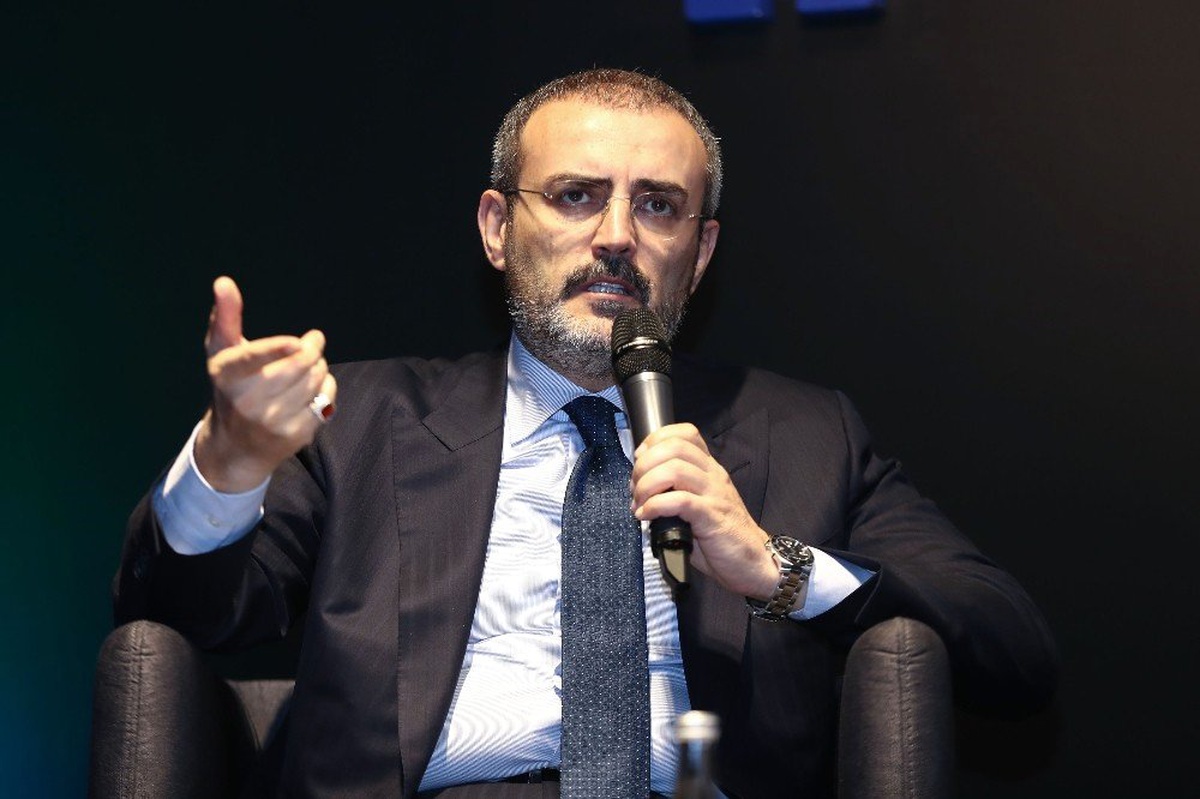 Mahir Ünal, Beyoğlu\'nda Sanatçılarla Bir Araya Geldi