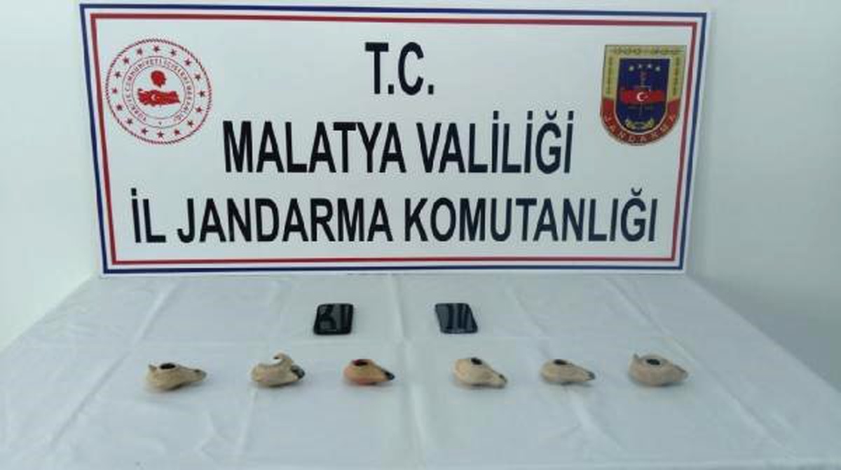 Malatya\'da Roma Dönemine Ait Kandille Yakalana 2 Kişi Gözaltına Alındı