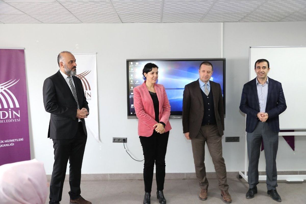 Mardin Büyükşehir Belediyesi\'nden Kadınlara E-ticaret ve Dijital Pazarlama Eğitimi