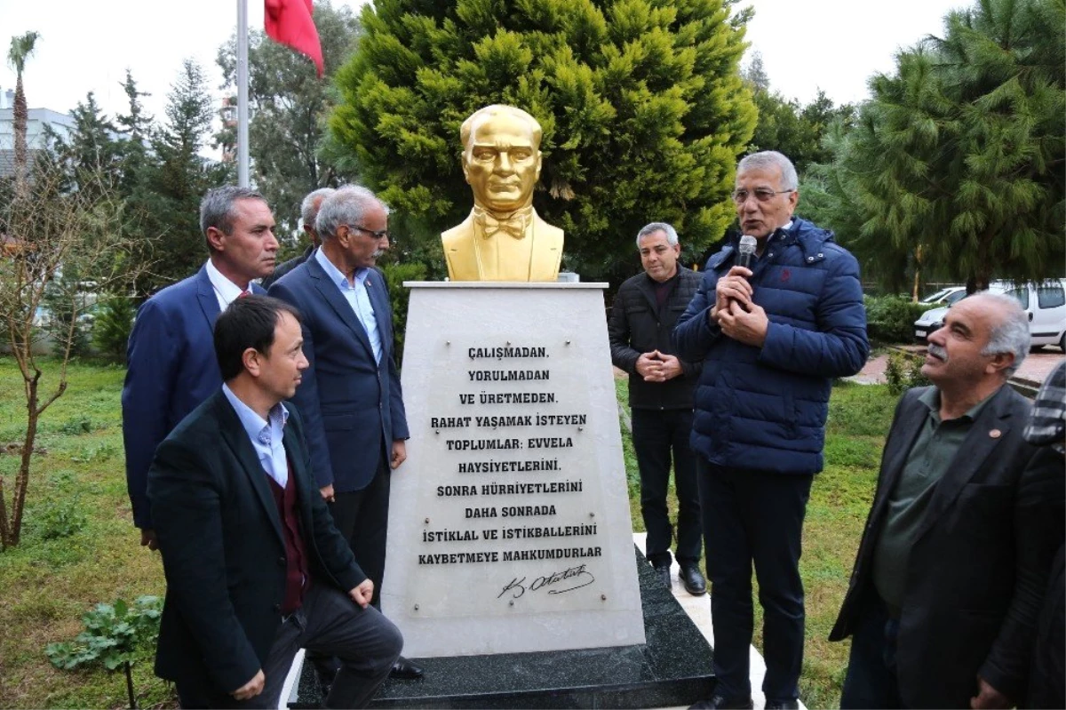 Mezitli\'de Atatürk Büstü Olan Site Sayısı Her Geçen Gün Artıyor