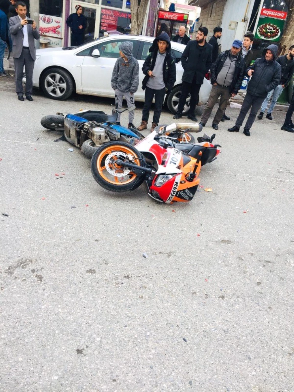 Motosikletler Çarpıştı: 3 Yaralı