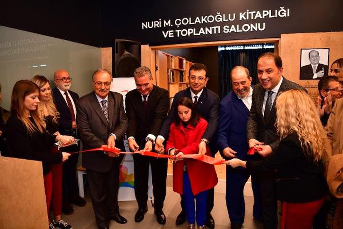 Nuri Çolakoğlu Kitaplığı Beylikdüzü\'nde Açıldı