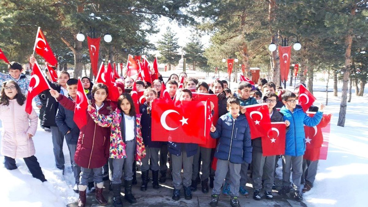 Öğrencilerden Şehitliğe Ziyaret