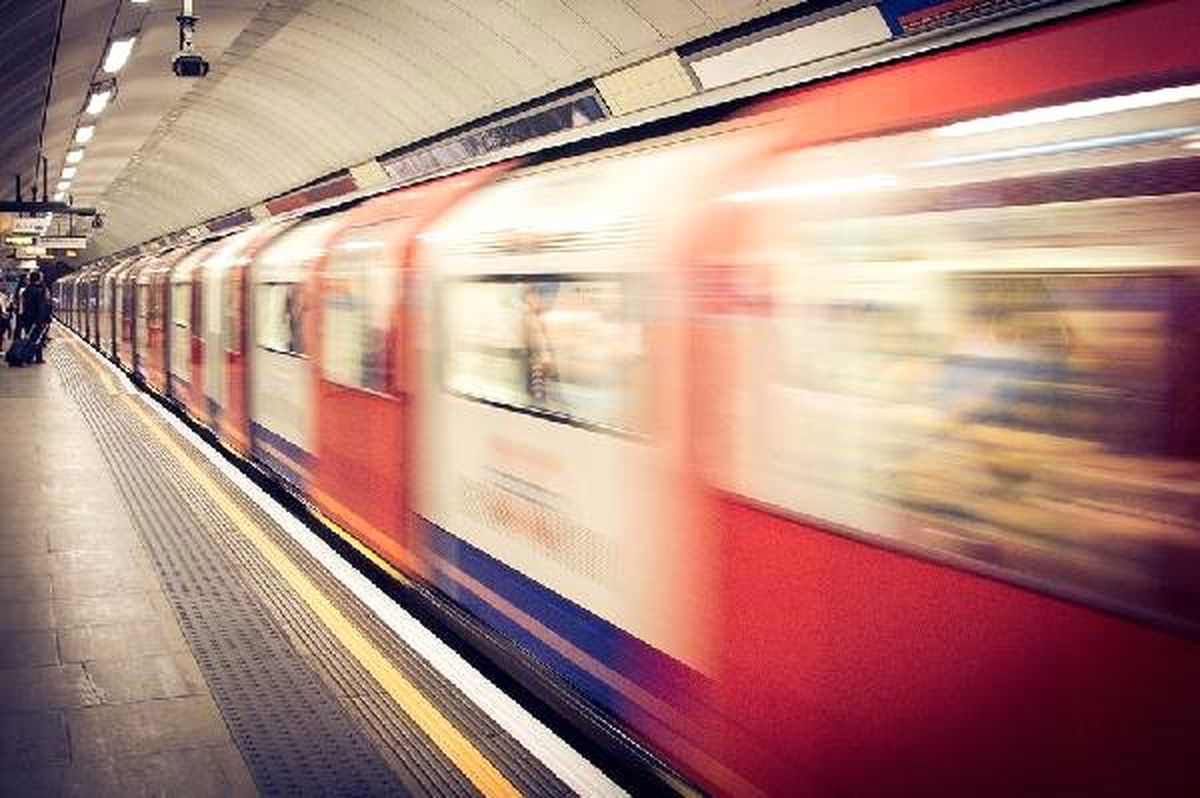 Paris Metrosunda \'Asitli Saldırı\' Paniği