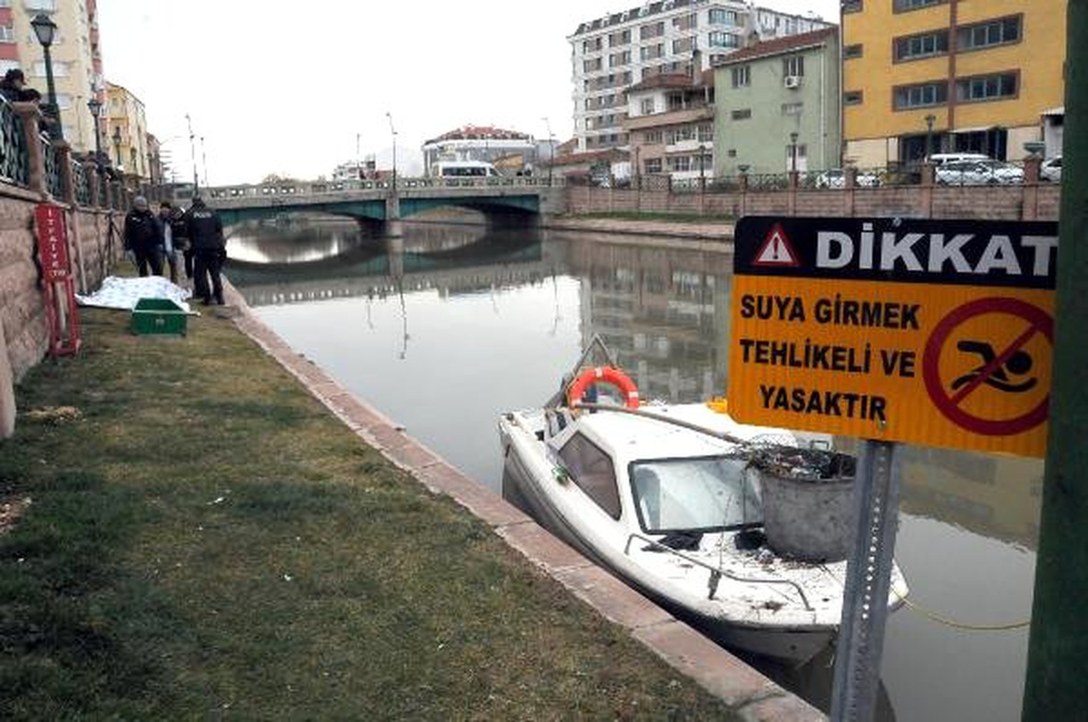 Porsuk Çayı\'nda Erkek Cesedi Bulundu