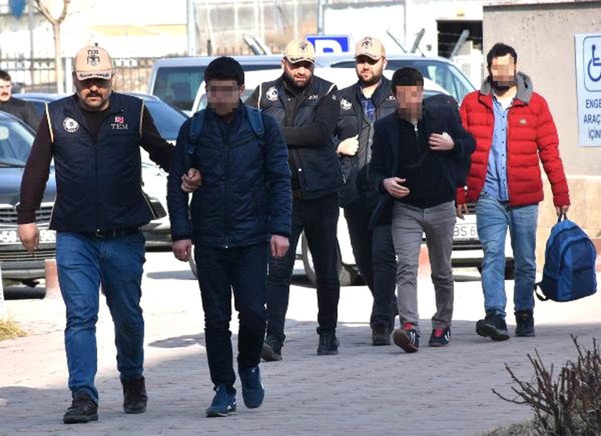 Sivas\'ta Fetö Şüphelisi 3 Doktor Adliyede
