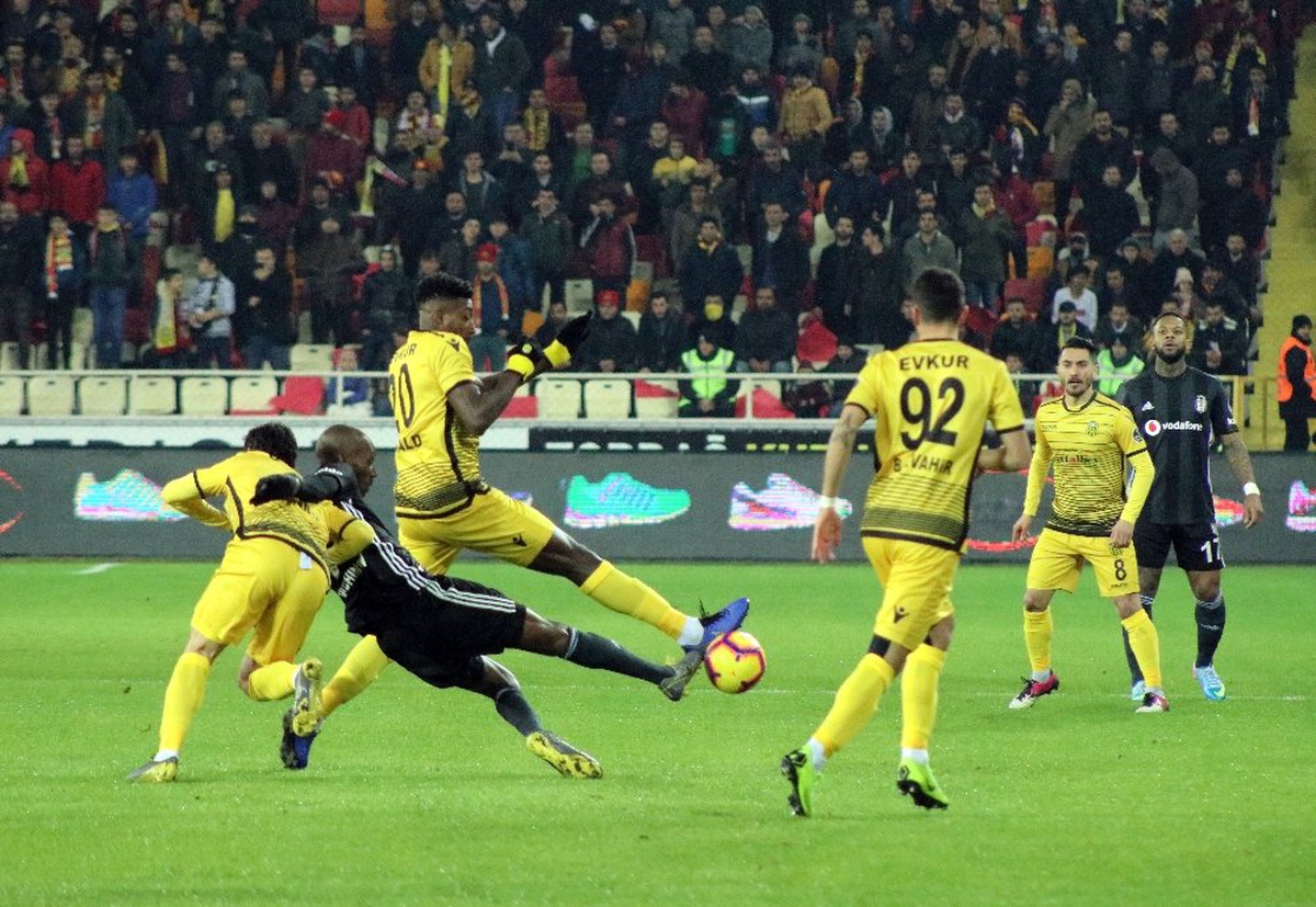 Spor Toto Süper Lig: E. Yeni Malatyaspo: 0 - Beşiktaş: 0 (İlk Yarı)