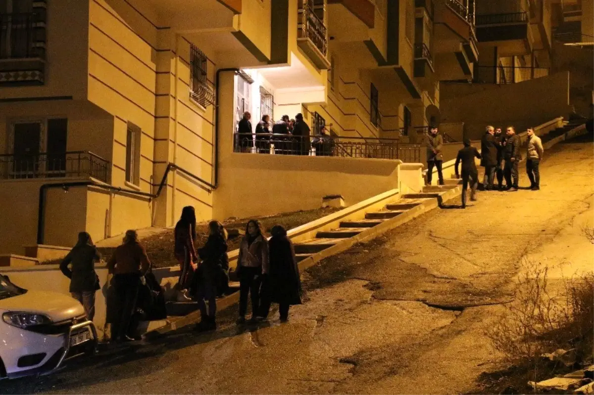 Tartıştığı Babasını Boğazından Bıçaklayarak Öldürdü