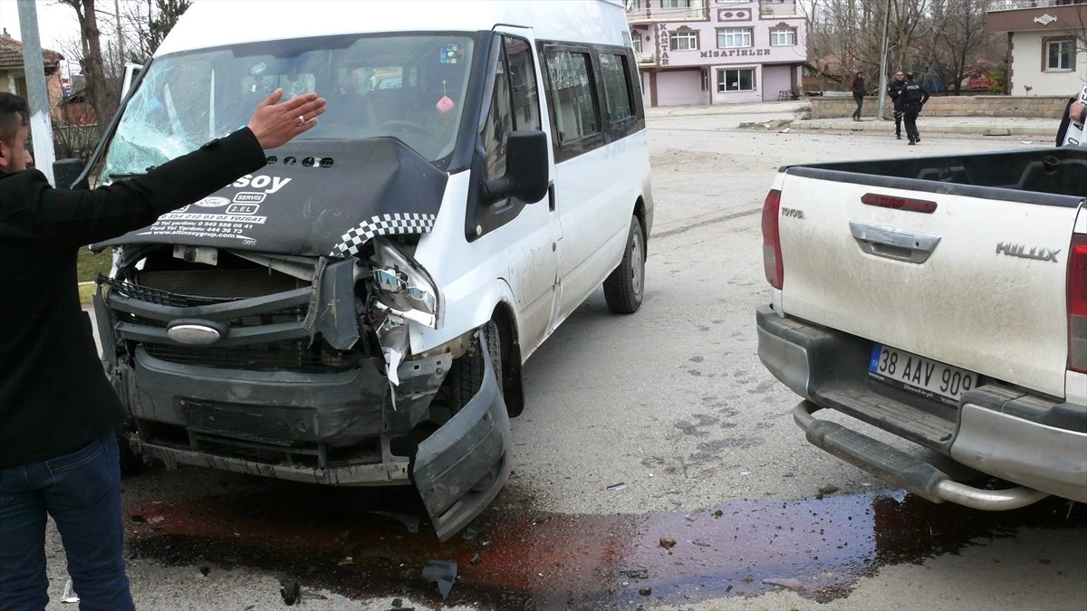 Tokat\'ta Zincirleme Trafik Kazası: 1 Yaralı
