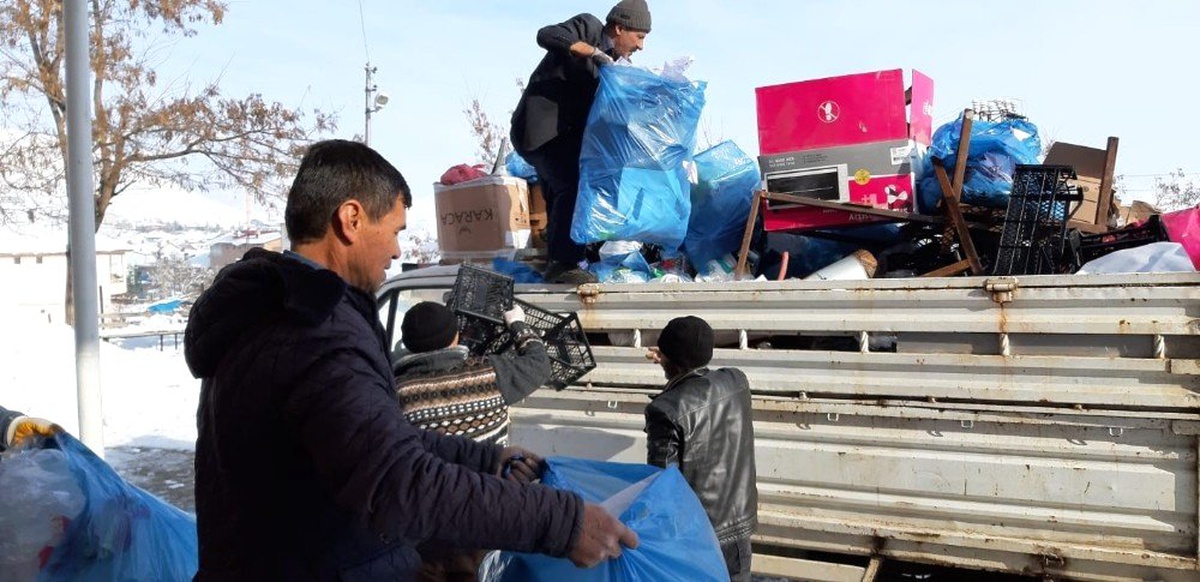 Tufanbeyli\'de Öğretmen ve Öğrenciler 11 Ton Atık Topladı