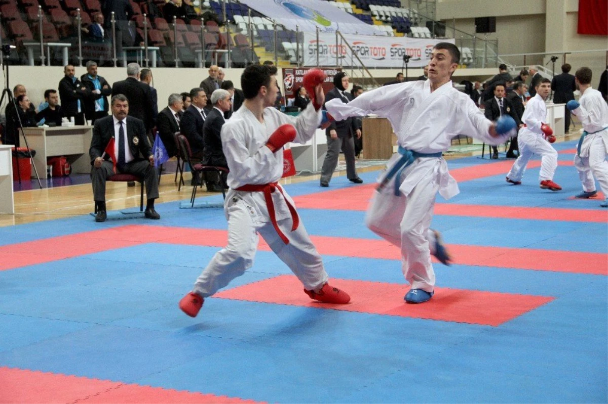 Türkiye Karate Şampiyonası Fethiye\'de Devam Ediyor