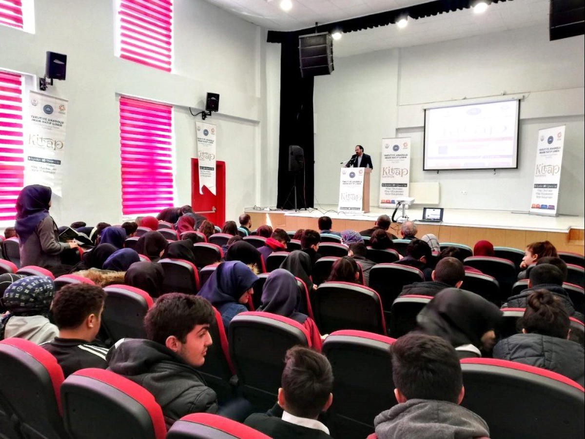 Yakutiye Proje İmam Hatip Lisesi, Uzundere\'de Konferans Düzenledi