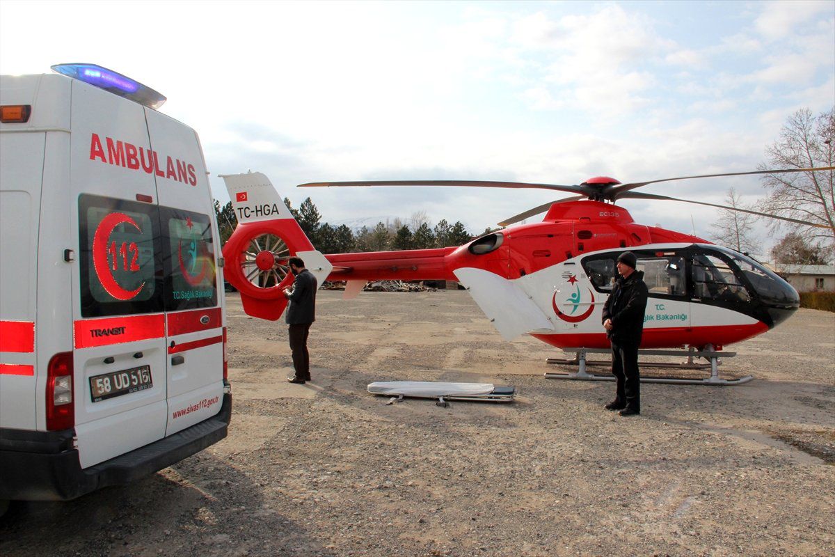 Yaşlı Kadın Ambulans Helikopterle Sivas\'a Sevk Edildi