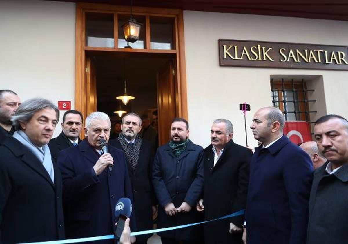 Yıldırım\'dan Lale Figürlü Ebru