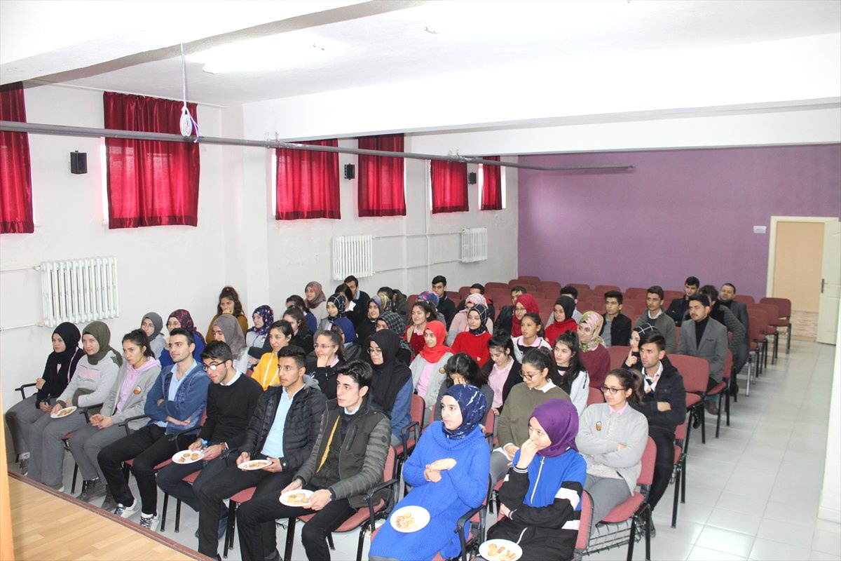 Yunak Kaymakamı Akbulut, "Kariyer Günleri"Nde Konuştu