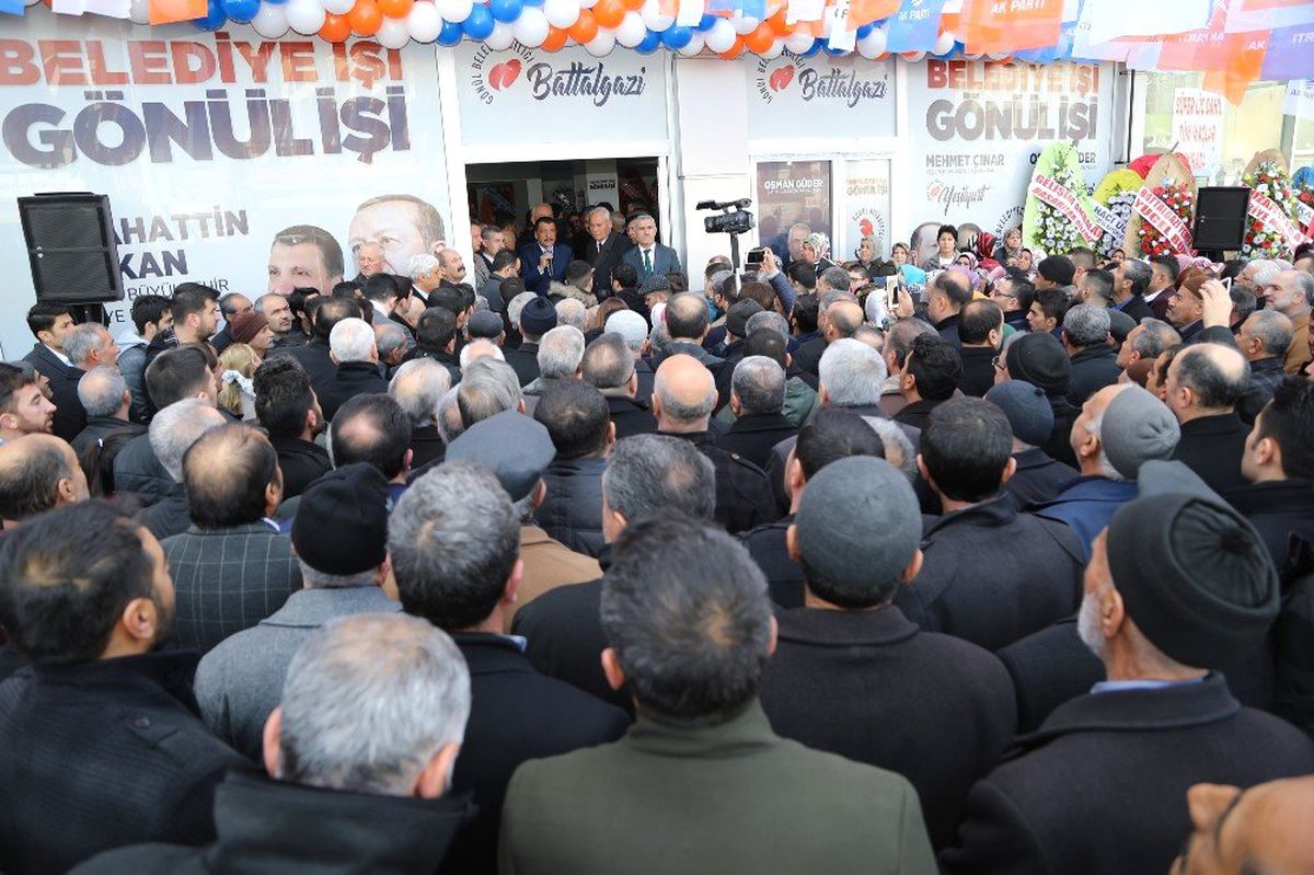 AK Parti\'nin Seçim Bürosu Açıldı