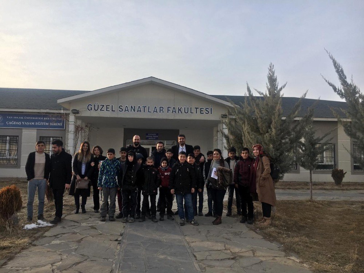 Akademisyenlerden Sokakta Çalıştırılan Çocuklara Destek