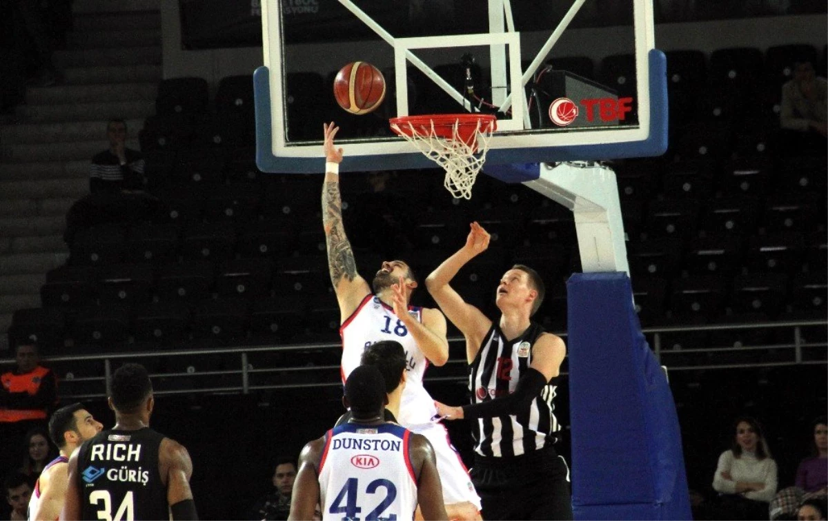 Anadolu Efes Finalde