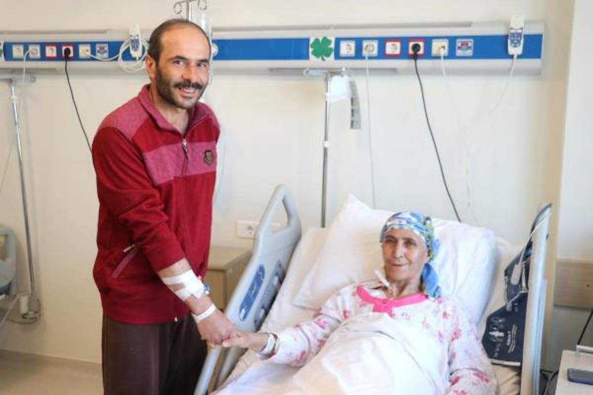 Annesine Hayat Verdi
