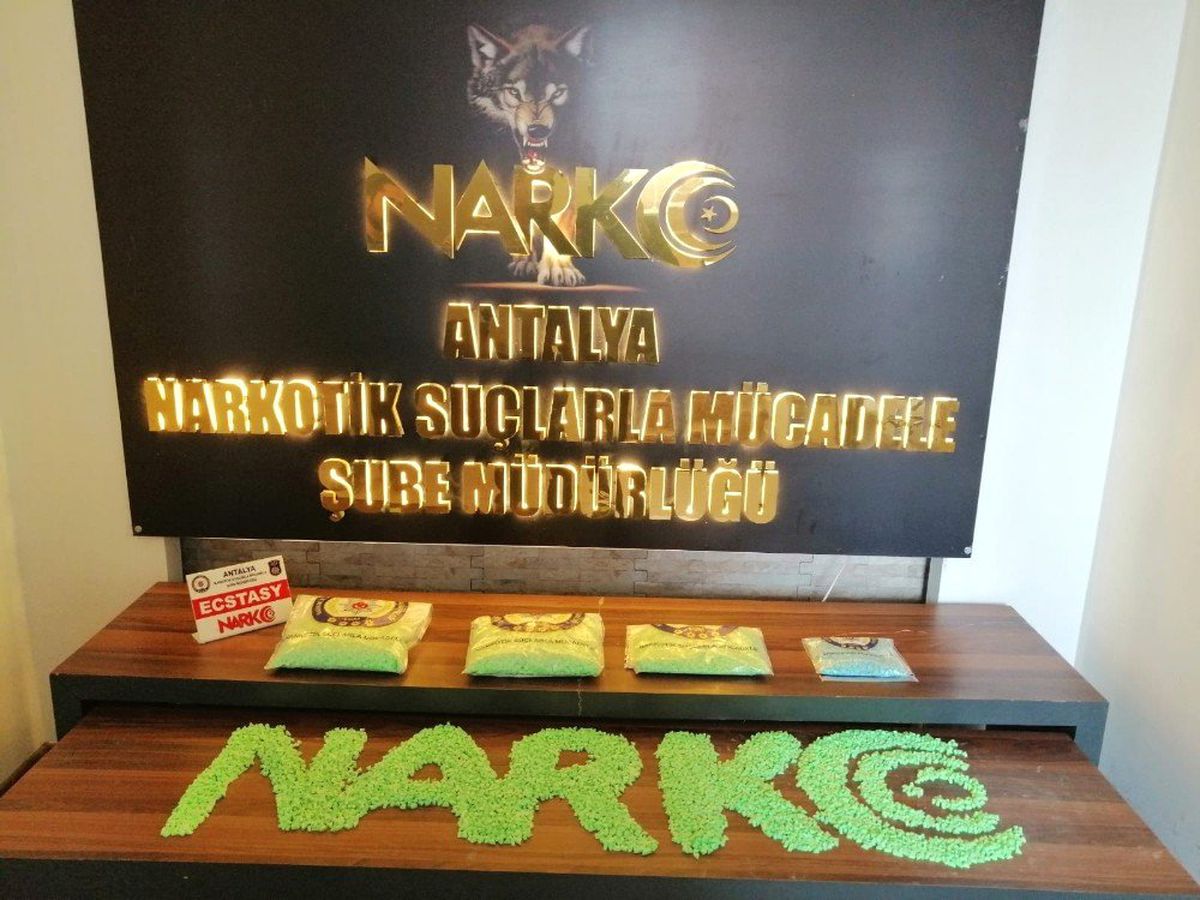 Antalya\'da 20 Bin 300 Adet Ecstasy Hap Ele Geçirildi