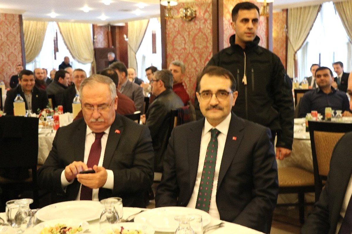 Bakan Dönmez, Gaz Dağıtım ve Stk Temsilcileriyle Bir Araya Geldi