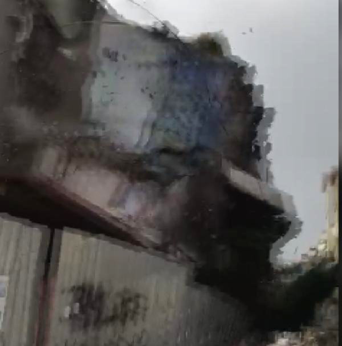 Balat\'ta 3 Katlı Binanın Çökme Anı Kamerada