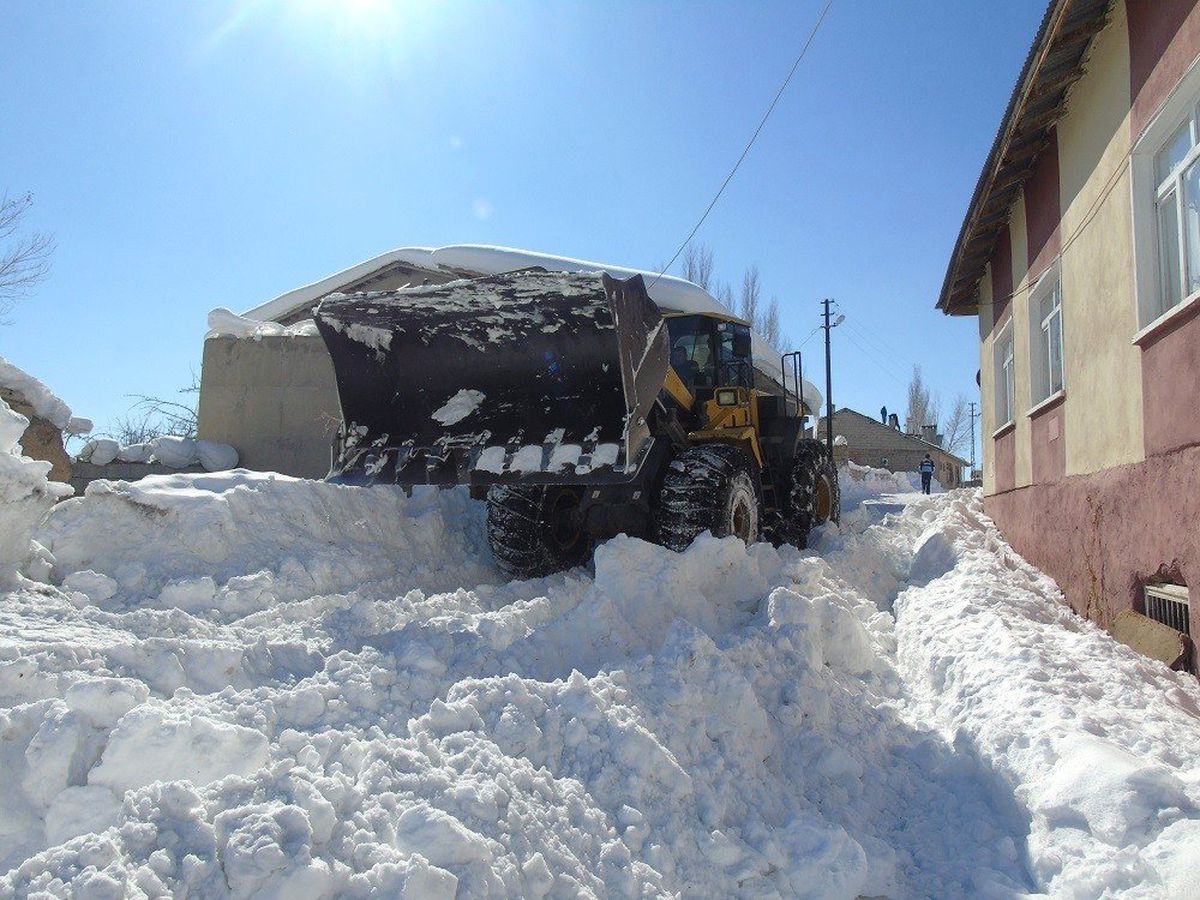 Başkale\'de Kar Temizliği