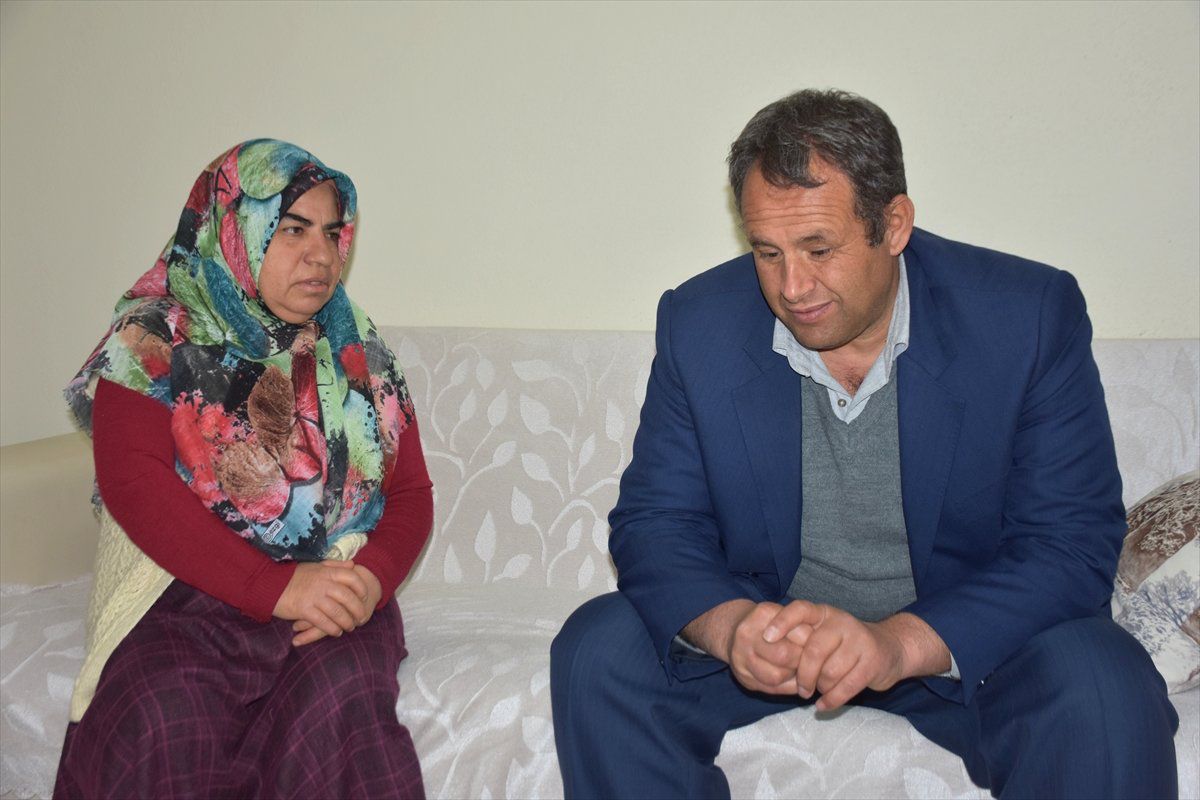 Bir Çift Göz İki Hayatı Aydınlatıyor