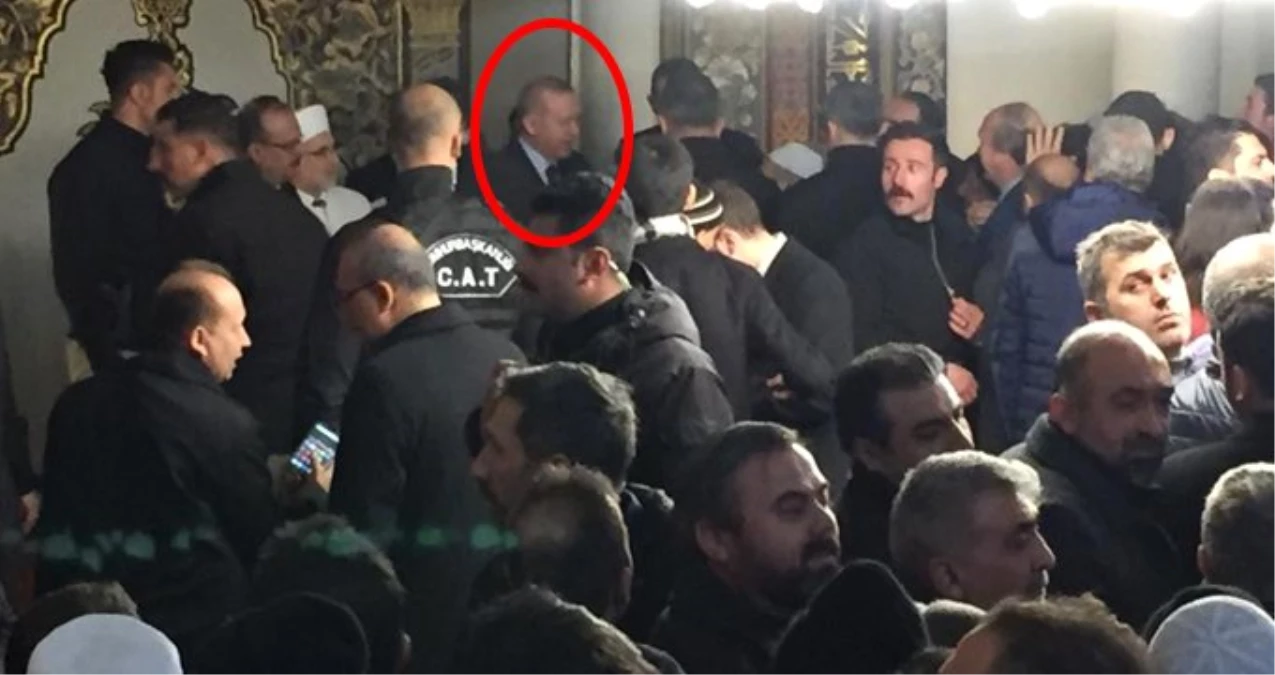 Cami İmamının Verdiği Vaazı Kesip Erdoğan\'ı Karşılaması Sosyal Medyada Olay Oldu