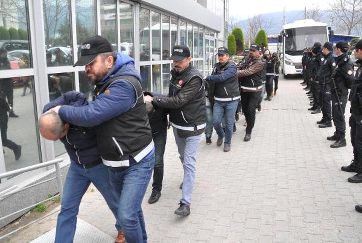 Denizli\'de Uyuşturucu Operasyonu: 1\'i Polis, 12 Gözaltı (2)