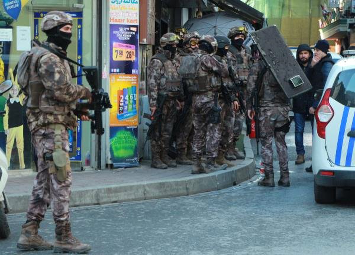 Ek Fotoğraflarla/// Aksaray\'da Gece Kulübünde Olay Çıkaran 2 Kişiye Polise Operasyon Düzenledi