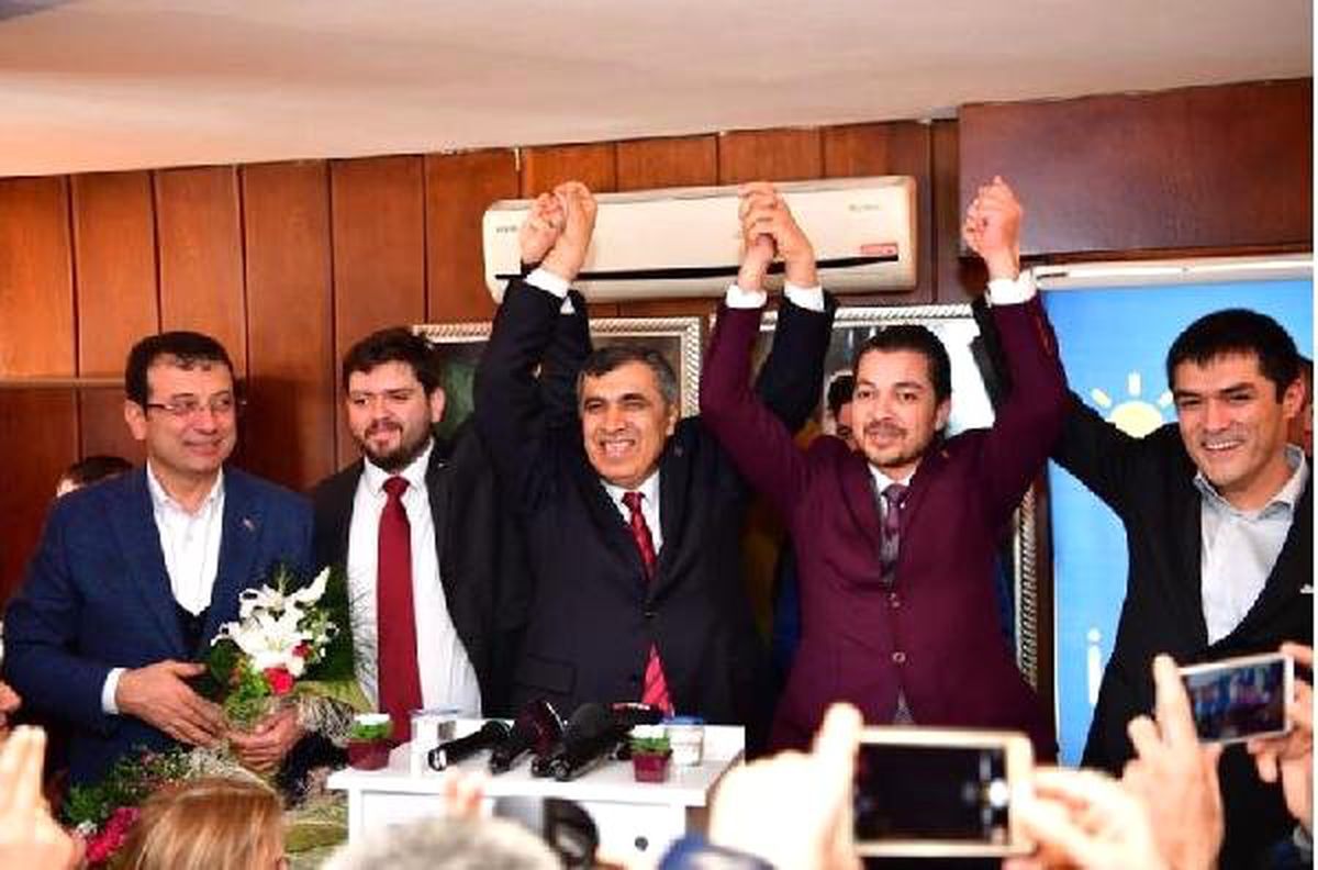 Ekrem İmamoğlu İyi Parti Ümraniye İlçe Başkanlığı\'nı Ziyaret Etti