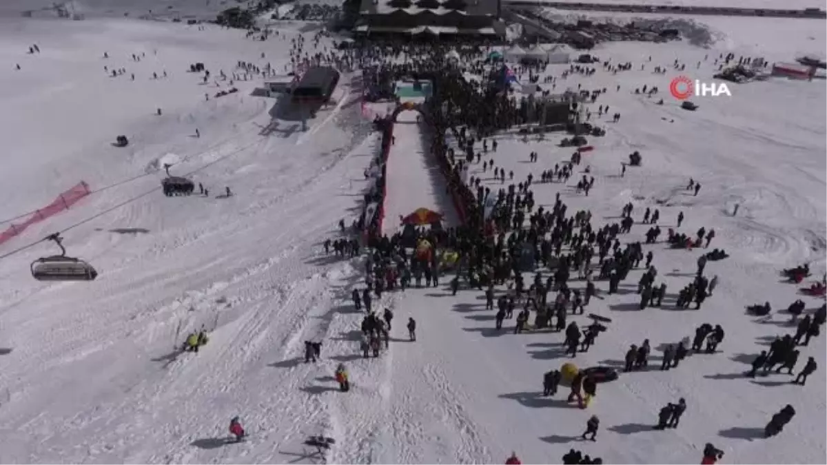 Erciyes\'te Buz Gibi Suya Atladılar...kayak Merkezinde Yaşanan Eğlenceli Anlar Havadan Görüntülendi