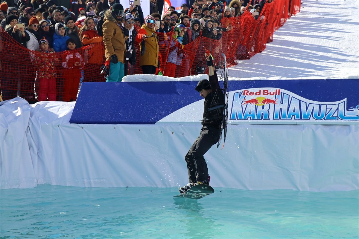 Erciyes\'te Red Bull Kar Havuzu Etkinliği