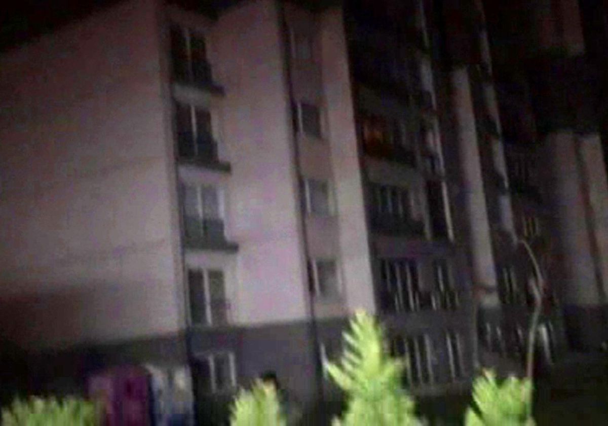 Esenyurt\'ta Bin 750 Daireli Sitede Elektrik Kesildi, Vatandaşlar Sokağa Döküldü