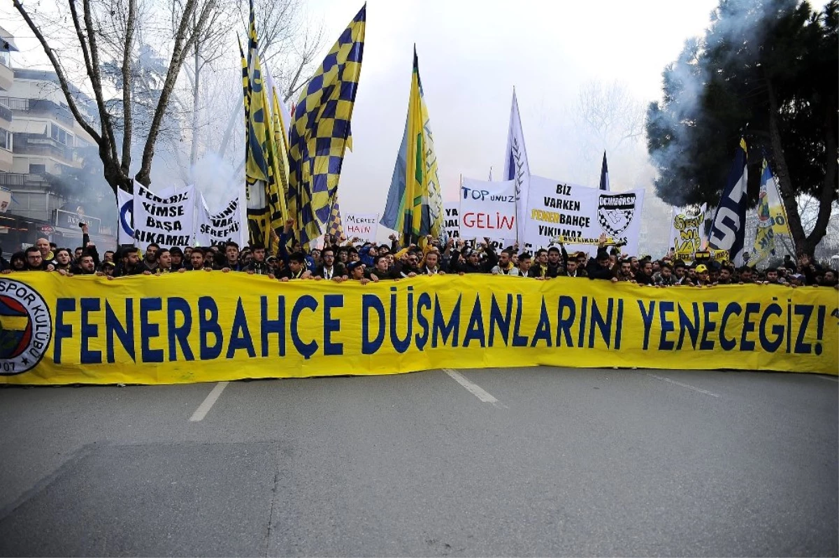 Fenerbahçeli Taraftarlar Tff\'ye Tepki İçin Yürüdü