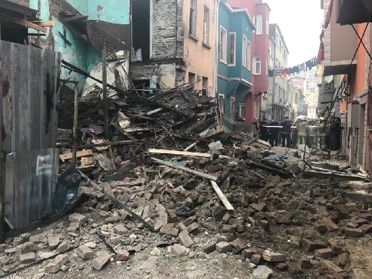 Fotoğraf 1 // Balat\'ta 4 Katlı Binada Çökme(1)