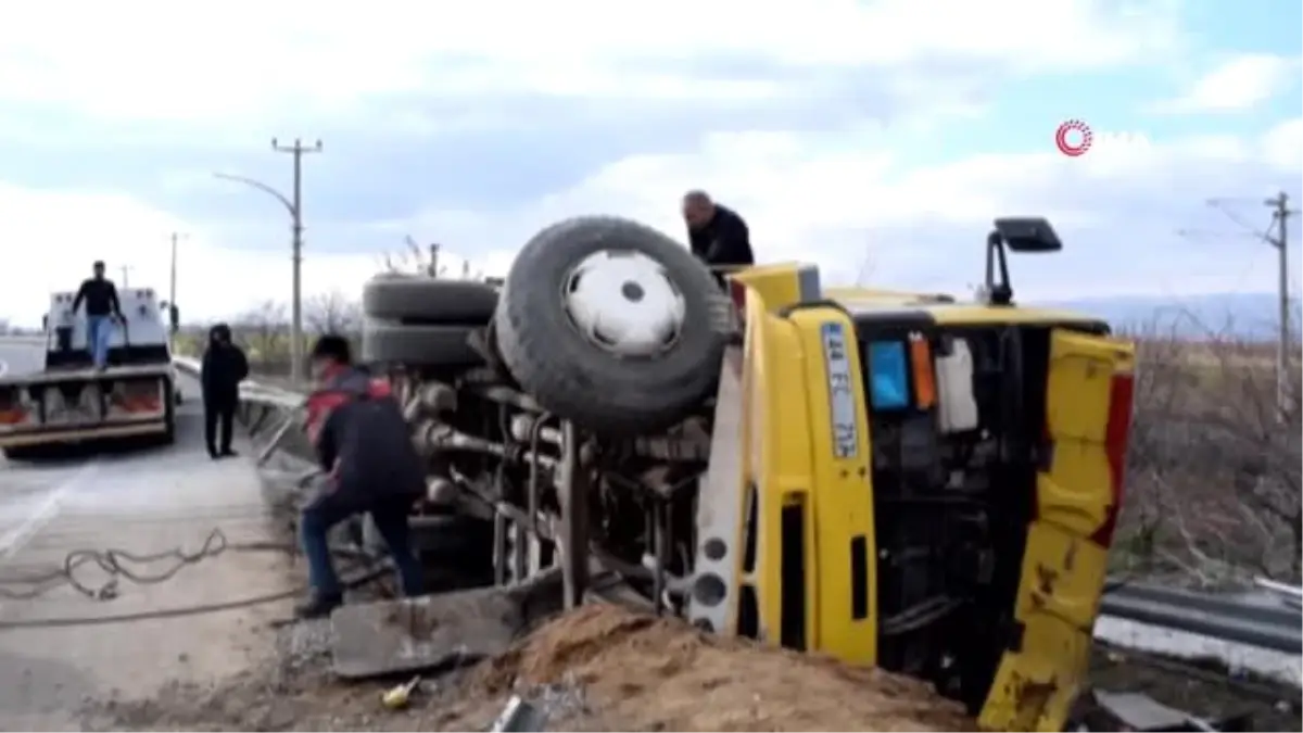 Freni Patlayan Kamyon Karşı Şeride Geçti: 1 Yaralı