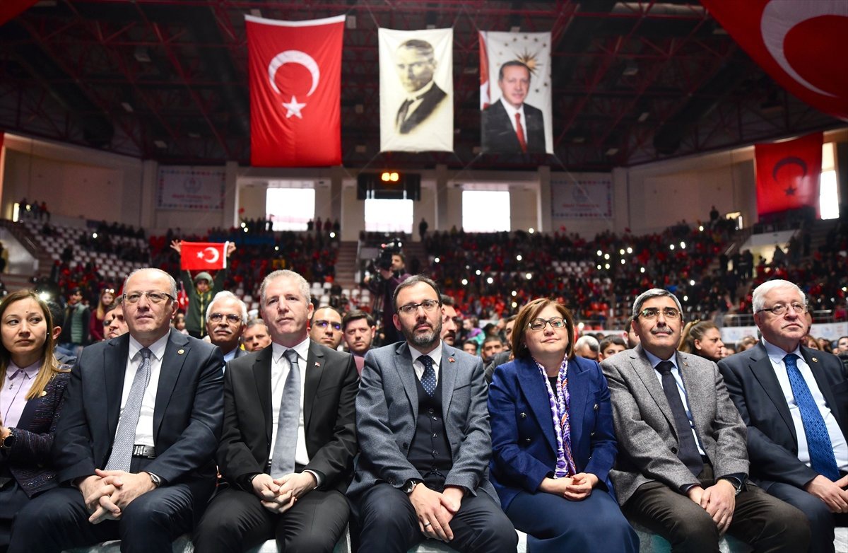 Gaziantep\'te Okulların Spor Kulüplerine Malzeme Desteği