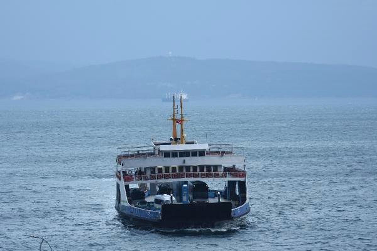 Gökçeada ve Bozcaada Feribot Seferlerine Fırtına Engeli