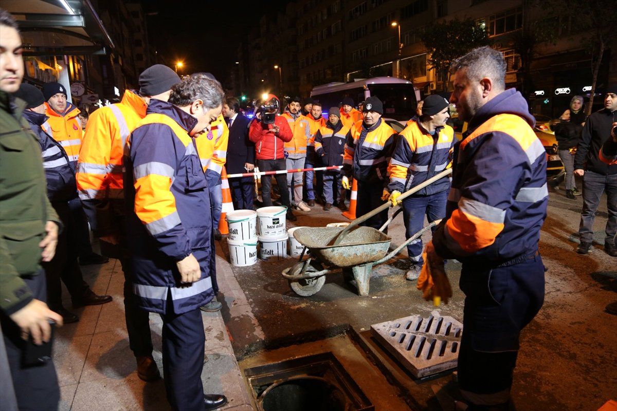 İbb Ekipleri Gece Temizliği Yaptı