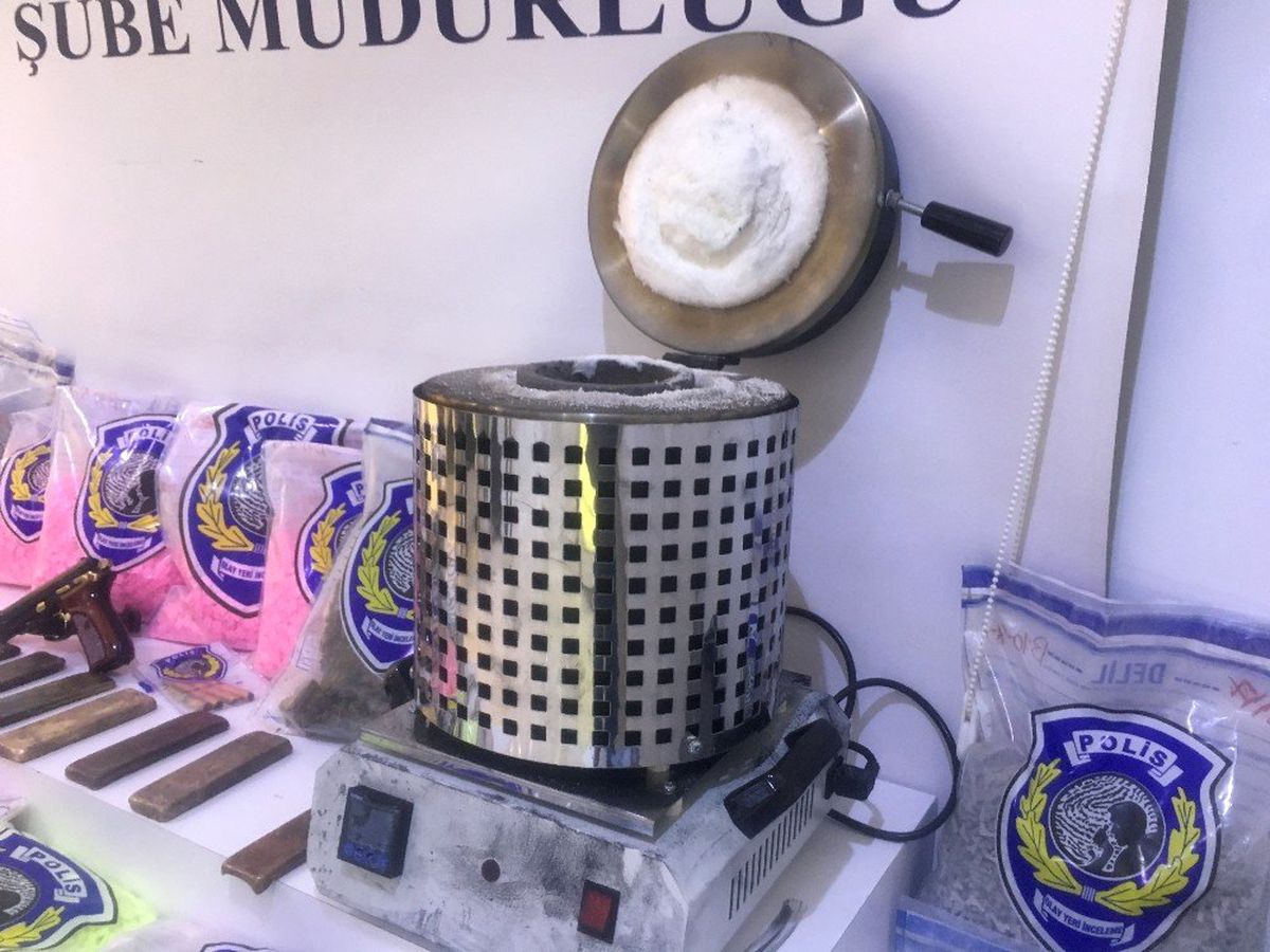 İstanbul ve Bilecik\'te 32 Kilo Altın Çalan Hırsızlık Çetesi Çökertildi