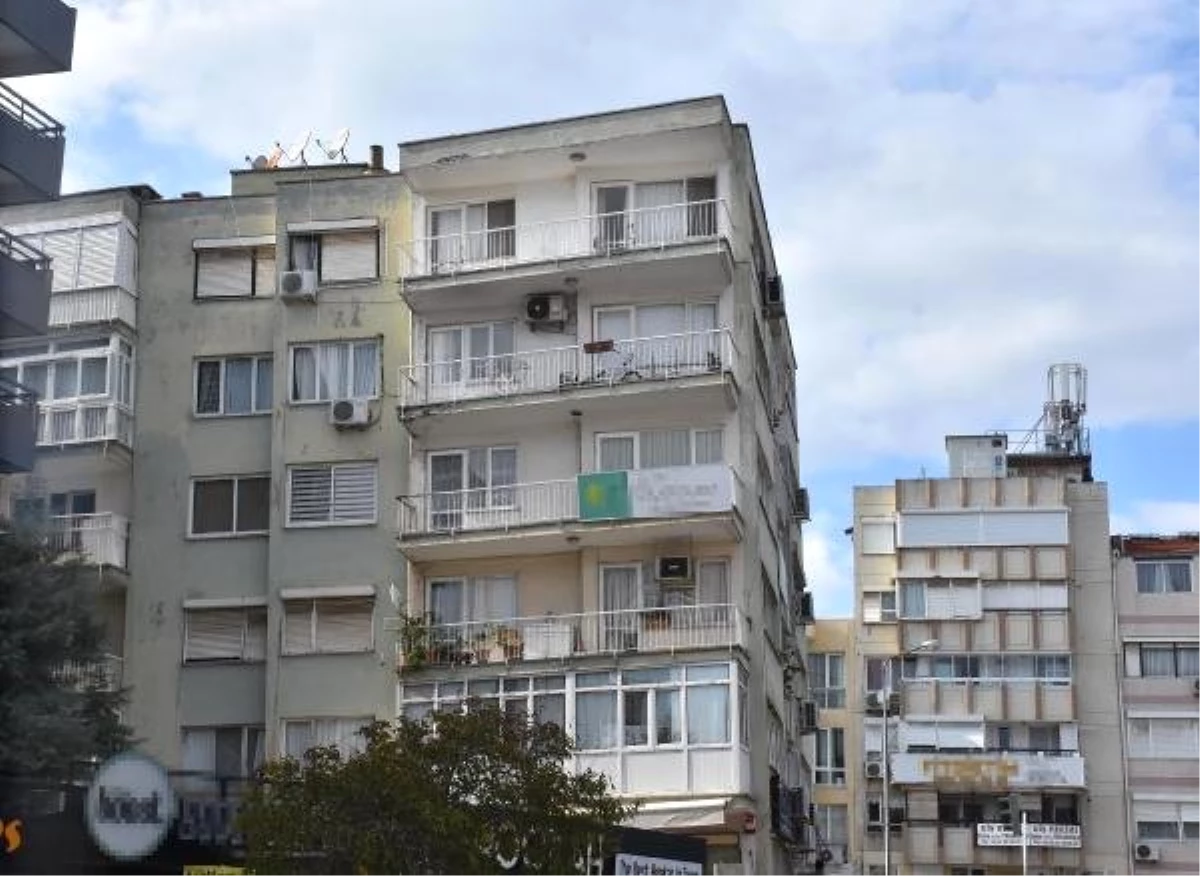 İzmir\'in Eğik Apartmanlarında Tehlike Sürüyor
